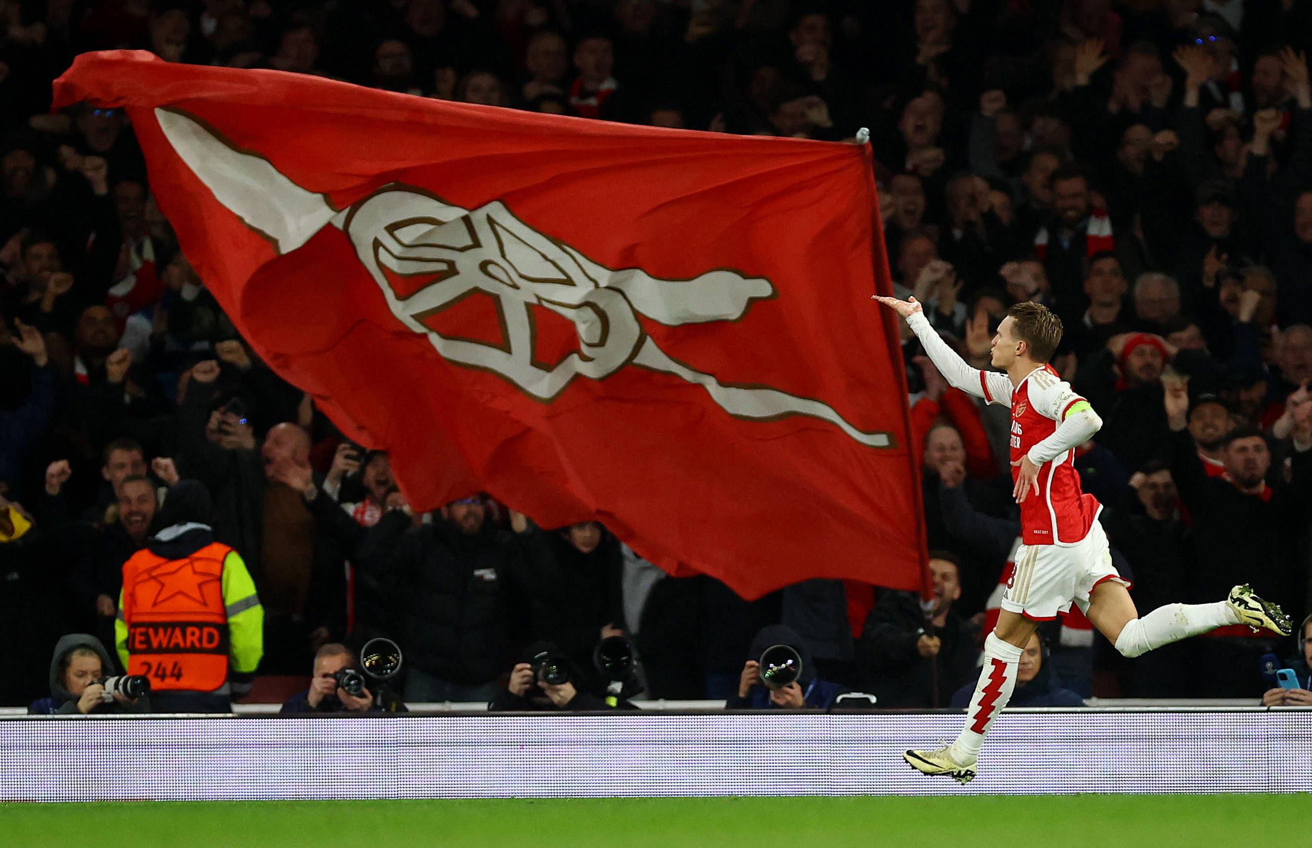 目前半场结束，马刺与鹈鹕双方合砍134分。