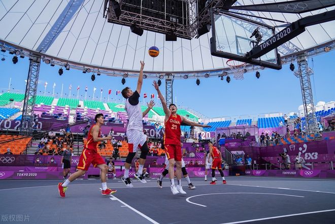TA：曼城明夏可能签右后卫和右边锋，他们仍在关注利夫拉门托