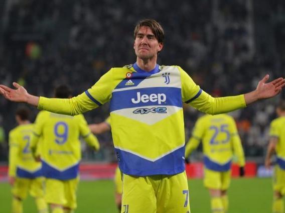 签到2027年！山东泰山续约中超最贵外援，克雷桑入籍或助国足！